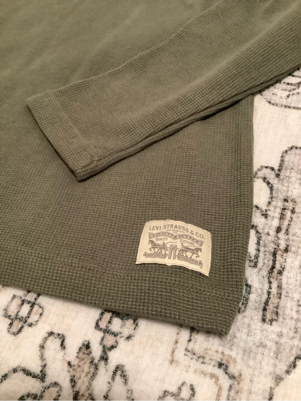 Boys 10/12 Levi's Olive Green Long-Sleeve Waffle Henley Tee - Picture 2 of 4